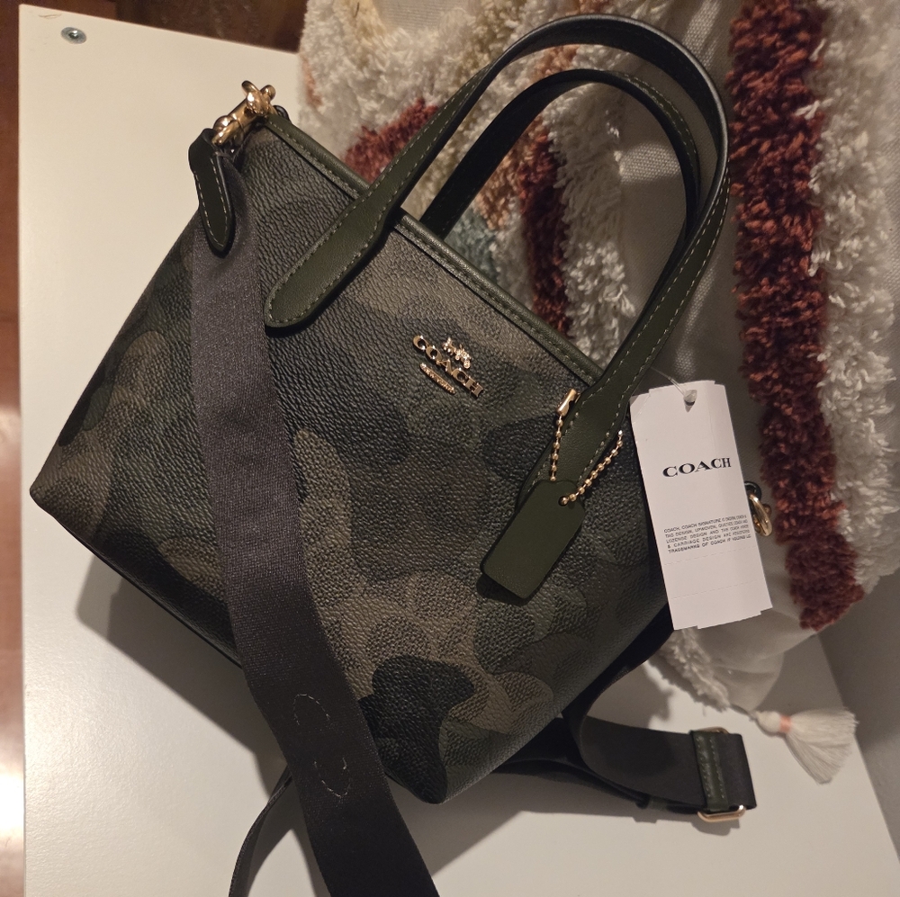 NWT！COACH CITY MINI TOTE BAG IN SIGNATURE CAMO PRINT (COACH CW033)gift receipt